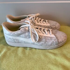 Women's White Nike Racquette Sneakers. Size 10